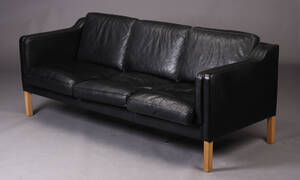 Dansk møbelproducent. Tre-pers sofa, sort læder