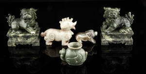 Fem udskårede figurer. Antagelig jade.5