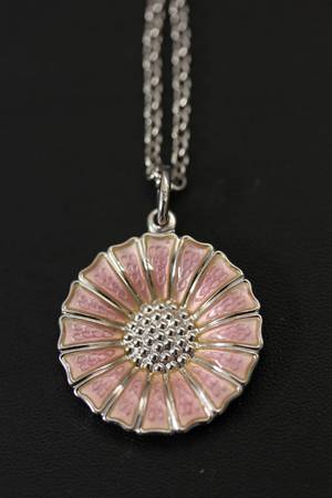 Georg Jensen. Daisy vedhæng med kæde 2