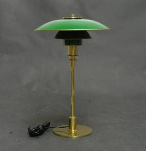 Poul Henningsen 1894 - 1967. PH 32 bordlampe