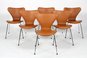 Arne Jacobsen. Seks stole model 3107. 6