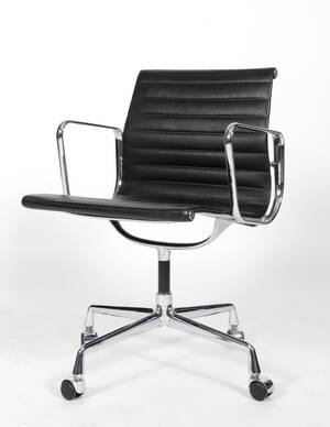 Charles Eames. Kontorstol model EA 117, sort læder