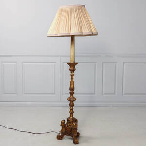 GOLVLAMPA, rokokostil, 1900-talets första del