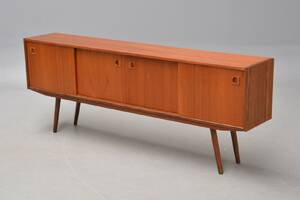 Dansk møbelproducent lav skænk i teak Denne vare er sat til omsalg under nyt varenummer 4675010