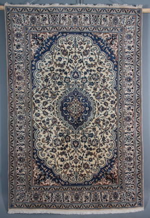 Persisk Nain med silke, 298 x 195 cm.