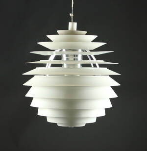 Poul Henningsen.KuglenLouvre pendel