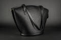 Louis Vuitton. Skuldertaske. Sort epi læder. Model Saint Jacques GM.  Denne vare er sat til omsalg under nyt varenummer 4596291