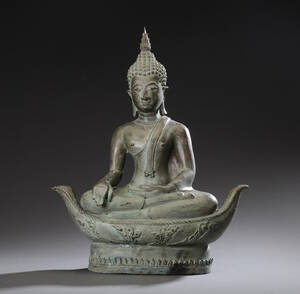 Buddha af patineret metal