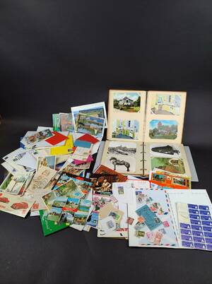 Parti äldre vykort, frimärken m.fl.