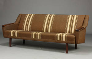 Dansk møbelproducent. Tre-pers. sofa