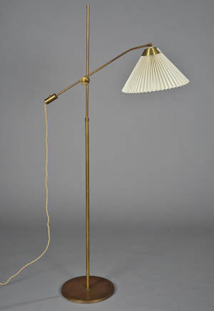 Le Klint. Standerlampe med vippefunktion