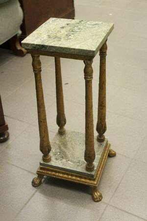 Piedestal, med stenskiva