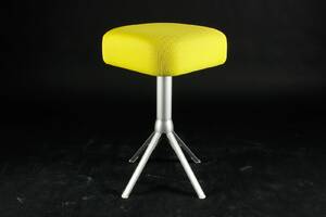 Salto og Sigsgaard. GUEST stol produceret af Montana