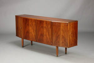 Dansk møbelproducent. Skænk