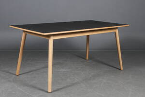 Poul M. Volther. Spisebord model C35B