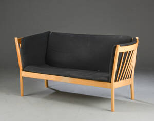 Erik Ole Jørgensen. Sofa af bøg