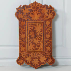 VÄGGSKÅP med dekor av lönnlöv, 18001900-tal