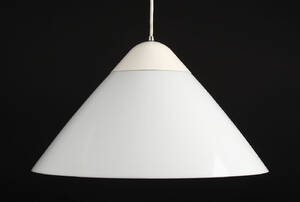 Hans J. Wegner for Louis Poulsen. Opala pendel