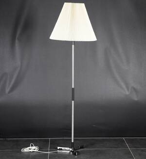 Jo hammerborg standerlampe Denne vare er sat til omsalg under nyt varenummer 5045417