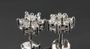 Par diamantørestikker, ca. 0.30 ct. 2