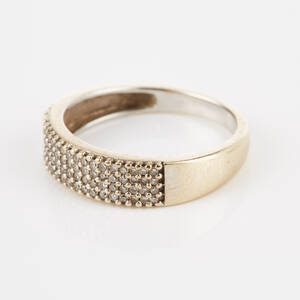 Ring 18 k vitguld diamanter
