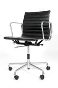 Charles Eames. Kontorstol model EA 117, sort læder