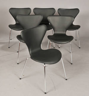 Arne Jacobsen. Seks stole Syveren, model 3107, nybetrukket med sort Savanne-læder 6