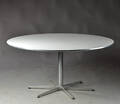  Arne Jacobsen. Cirkulært spisebord  Denne vare er sat til omsalg under nyt varenummer 4366001