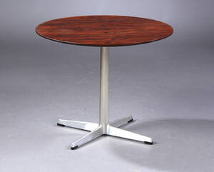 Arne Jacobsen. Cirkulært sofabord, riopalisander, 1969 Denne vare er sat til omsalg under nyt varenummer 4479272