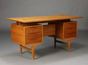 Dansk møbelproducent. Fritstående skrivebord