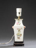 Firsidet kinesisk vase af porcelæn, 1900-tallet