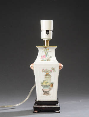 Firsidet kinesisk vase af porcelæn, 1900-tallet