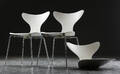 Arne Jacobsen. Et par stole Liljen, samt en løs skal, model 3108 3 Denne vare er sat til omsalg under nyt varenummer 4481428