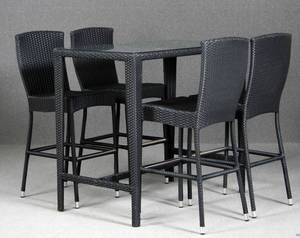 Havemøbler. Højbord samt fire barstole, sort polyrattan 5