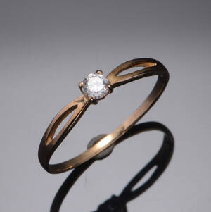 Aagaard. Guldring med cubic zirkonia