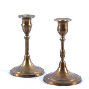 LJUSSTAKAR, 2 st, snarlika, brons, 1800-talets första hälft.