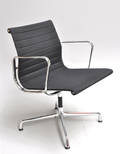 Charles Eames. Kontorstol, model EA-107, sort hopsak