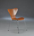 Arne Jacobsen. Syveren stol af teaktræ, model 3107 