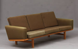Hans J. Wegner. Tre-pers sofa, GE-235
