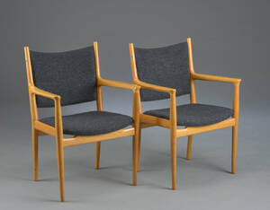 Hans J. Wegner. Par lænestol af eg, model JH-513 2