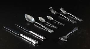 Bestickuppsättning i silver, modell Chippendale. Totalvikt ca 2194 gram 79
