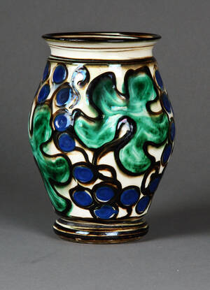 Herman A. Kähler. Vase af keramik Denne vare er sat til omsalg under nyt varenummer 4276495