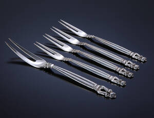 Georg Jensen KongeAcorn fem serveringsdele af sterlingsølv 5 