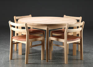 Rundt bord med plader samt 4 stole af massiv eg, dansk møbelproducent 7