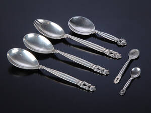 Georg Jensen, Konge Acorn, små serveringsskeer af sterlingsølv 6