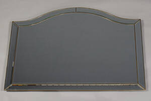 Italienischer Wandspiegel mit Messingträger. Mehrteilig. 