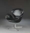 Arne Jacobsen Svanen lænestol, model 3320 - tidlig model med original polstring af patineret læder