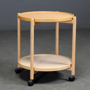 Dansk møbelproducent. Bakkebord af bøgetræ 