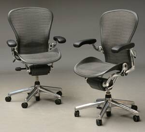 Donald Chadwick  William Stump. Et par multijusterbare kontorstole, model Aeron Executive Refurbished 2 