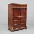 Chiffonjé, Bredd 103 cm. Djup 52 cm. Höjd 147 cm